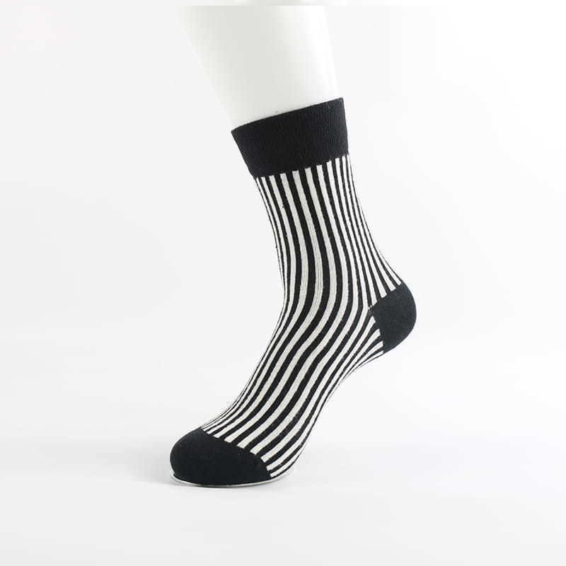 Wholesale Girl Knitted Adult Combed Cotton Stripe Korean Socks For Women