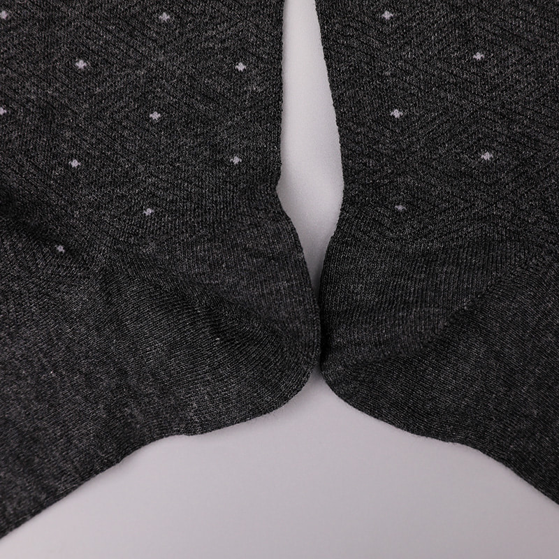 Soft spun silk nylon wrapped ammonia, invisible diamond-shaped small dot jacquard hand-sewn winter thick men's socks WSD2851