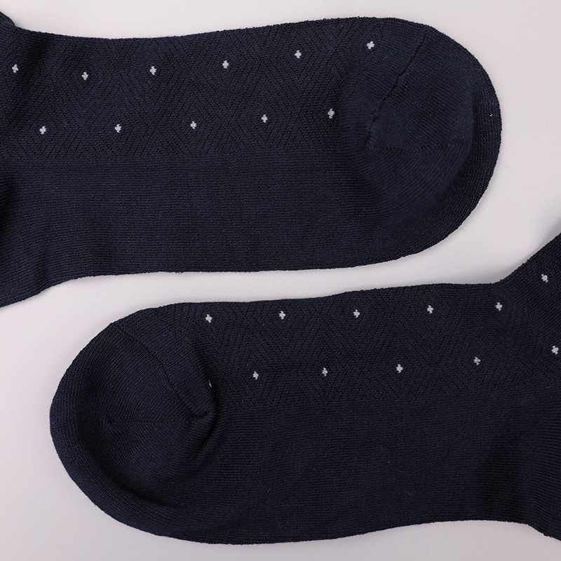 Soft spun silk nylon wrapped ammonia, invisible diamond-shaped small dot jacquard hand-sewn winter thick men's socks WSD2851