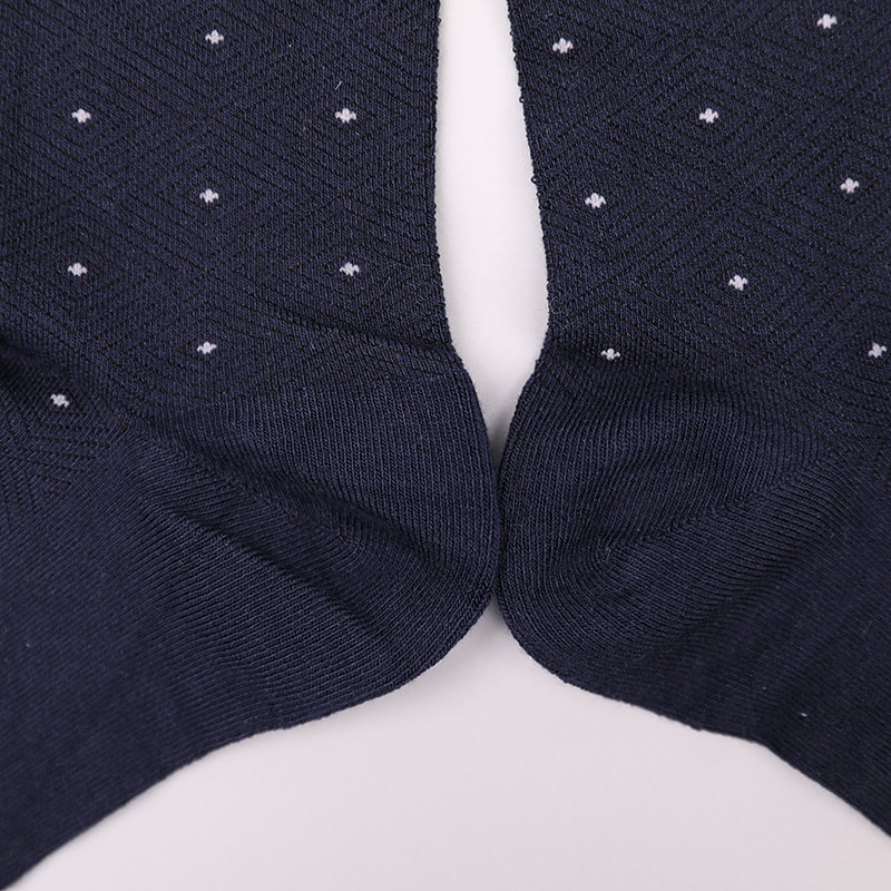 Soft spun silk nylon wrapped ammonia, invisible diamond-shaped small dot jacquard hand-sewn winter thick men's socks WSD2851