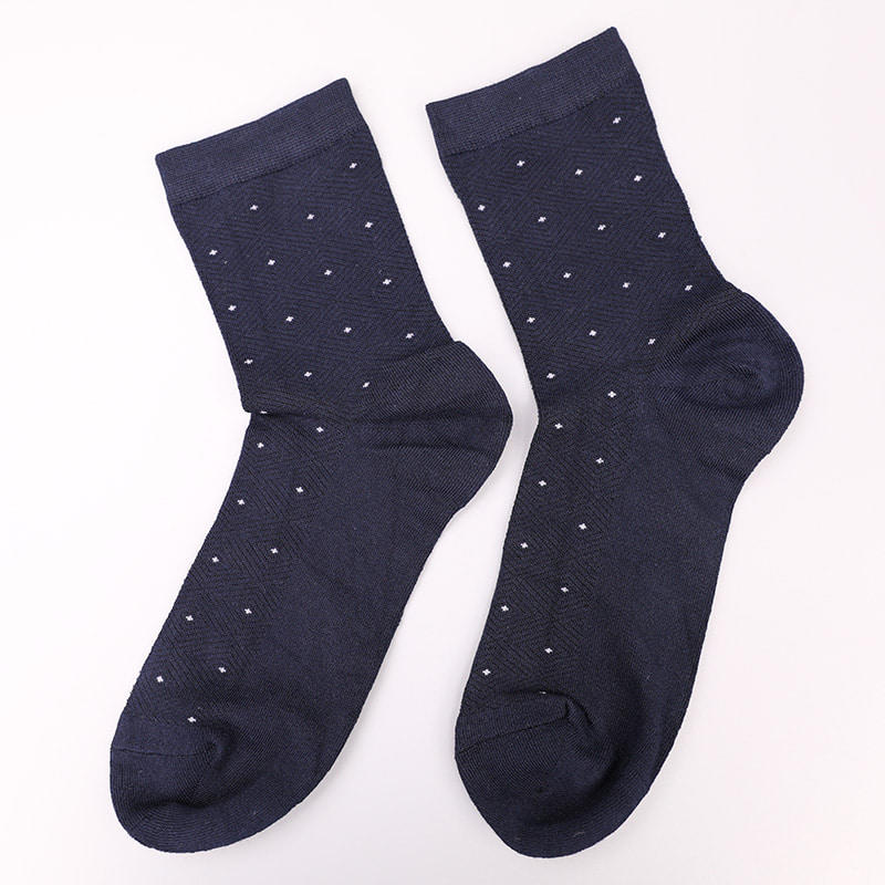 Soft spun silk nylon wrapped ammonia, invisible diamond-shaped small dot jacquard hand-sewn winter thick men's socks WSD2851