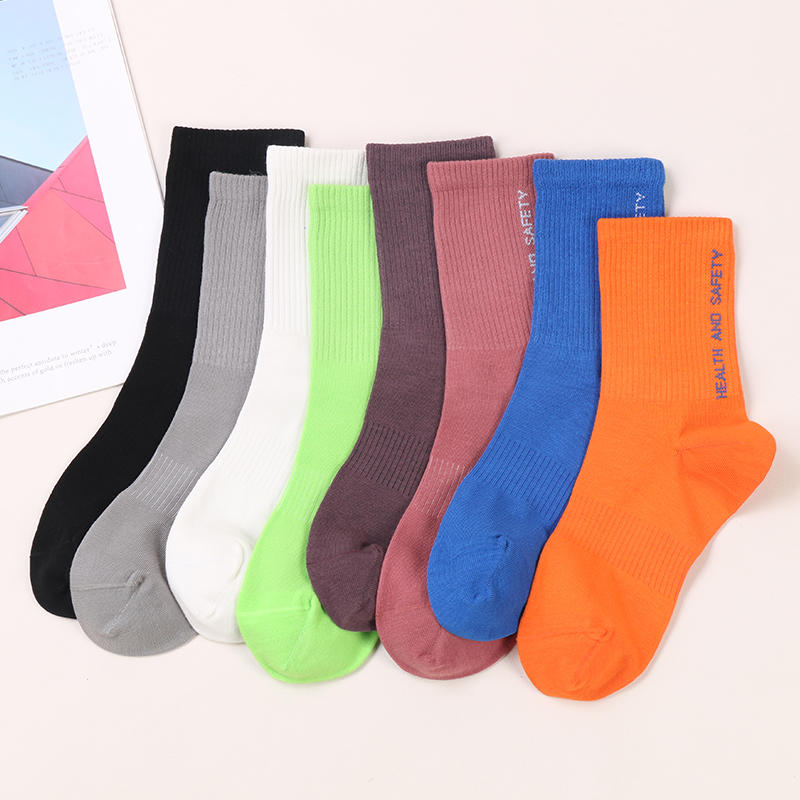 Wholesale Quality Fashion Hand Linking Sport Letter Crew Combed Cotton Women Socks