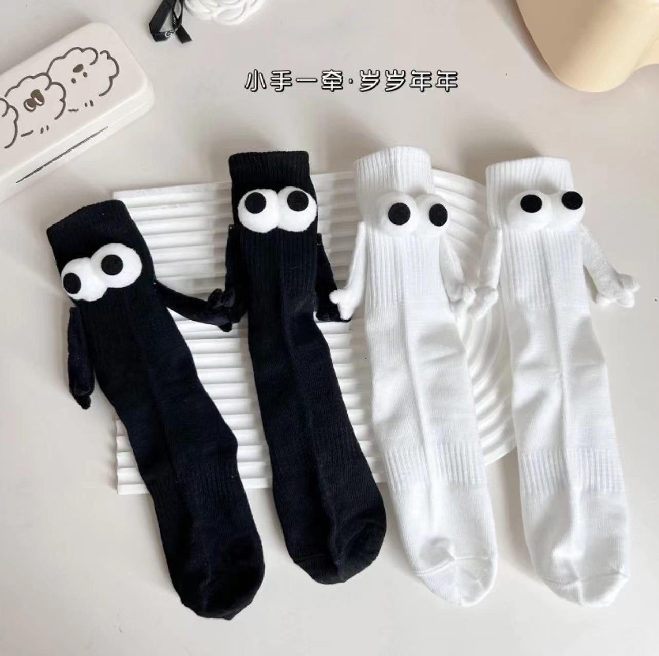 new fashion magnetic attraction sport men custom design couple hand in hand socks