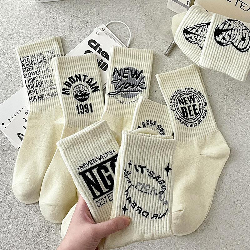 Fashion Trend Simple Letter Design Embroidery Jacquard Mens Fancy Cotton Crew Socks