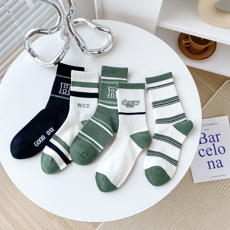Fashion letter harajuku skateboard custom logo mens cotton sports socks