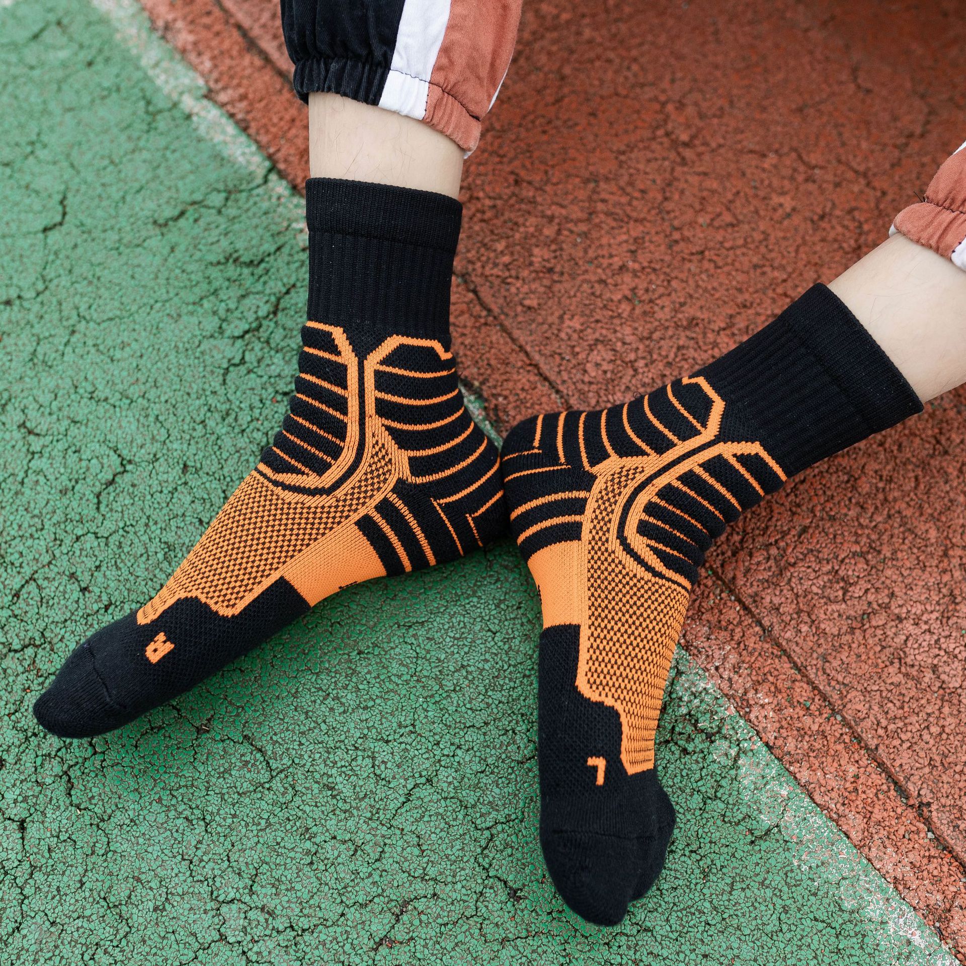 Factory Price Cushion Tennis Badminton Couples Sports Baseball Towel Socks