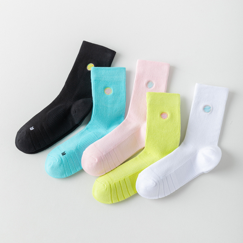 Wholesale Sport Socks Breathable Moisture Wicking Embroidery Running Tennis Socks Woman